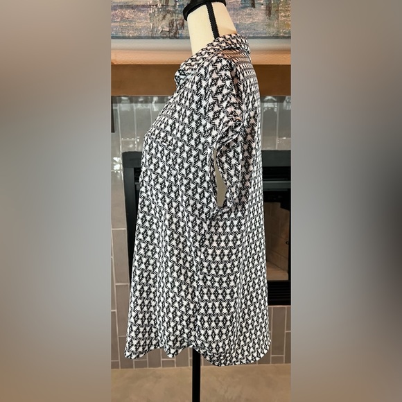 Pleione Black & White Aztec Shirt Sleeveless Collared Blouse Women's medium - Picture 5 of 7